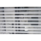 Película Decorativa Listras Degradê Horizontal, efeito persianas parcialmente abertas. Privacidade, controle de UV e moderadamente de Luz Visível.